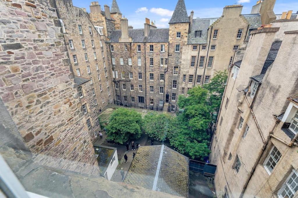 Boutique Modern Royal Mile Apartment Sleeps 4 爱丁堡 外观 照片