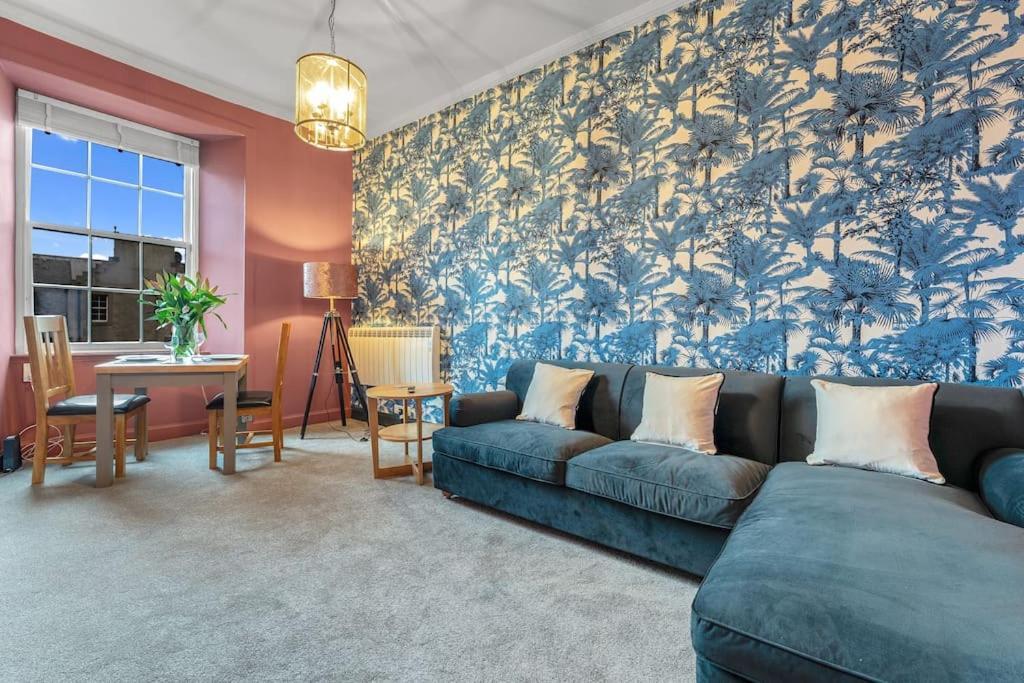 Boutique Modern Royal Mile Apartment Sleeps 4 爱丁堡 外观 照片